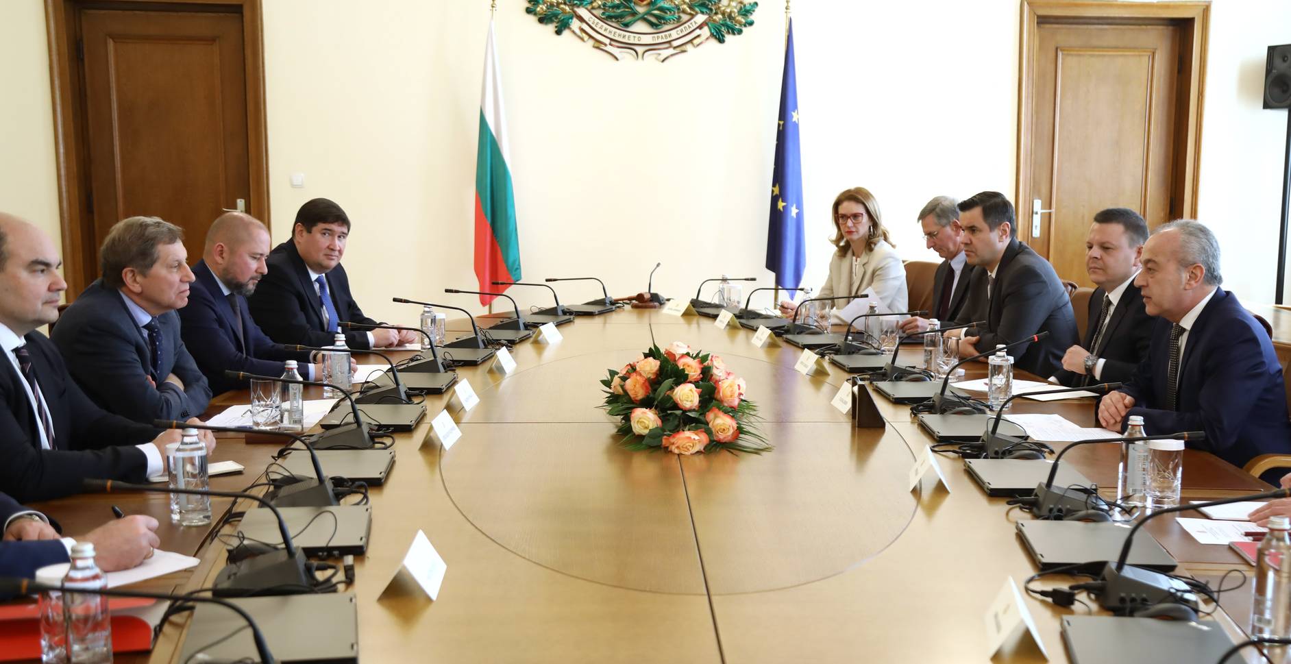 Премиерът Гълъб Донев се срещна с представители на ръководството на Лукойл